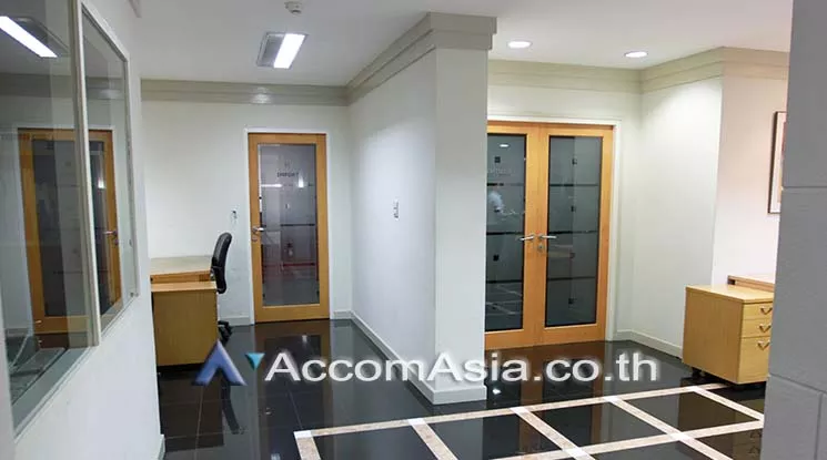  Office space For Rent in Sukhumvit, Bangkok  near BTS Ekkamai (AA18840)